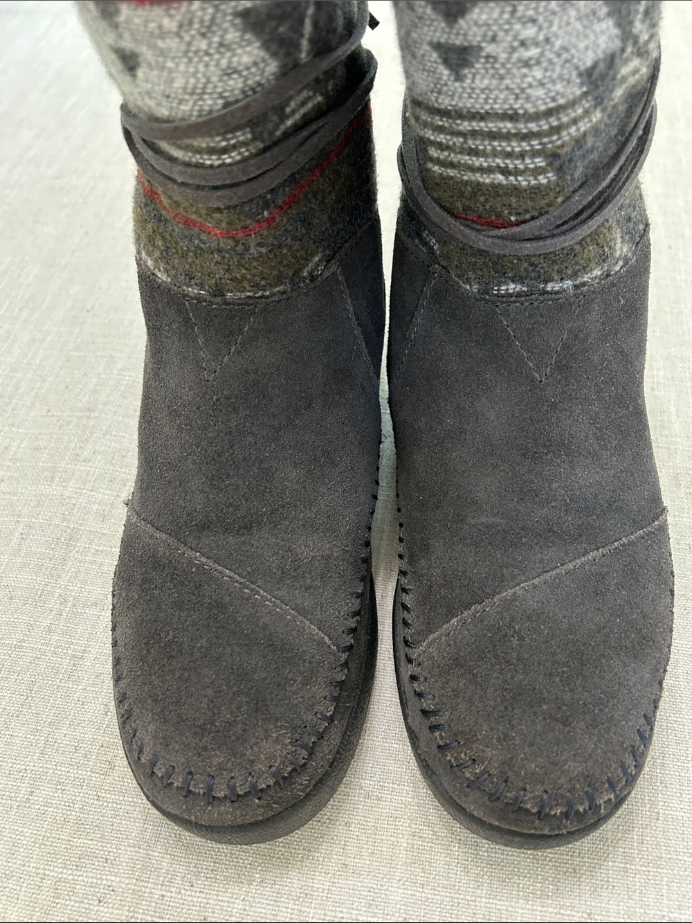 Toms Nepal Boots Grey Suede Red Aztec Knit Winter Women's Size 8 Warm Comfy - Picture 12 of 14